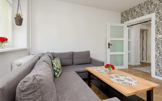 Bright Apartment in Wola by Renters