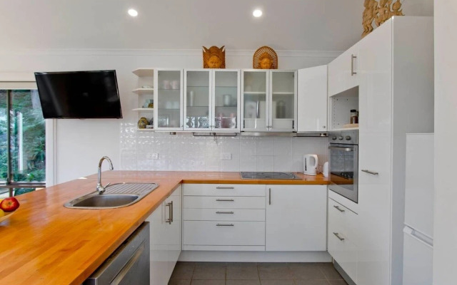 3BR Oasis With Stunning Views and Parking