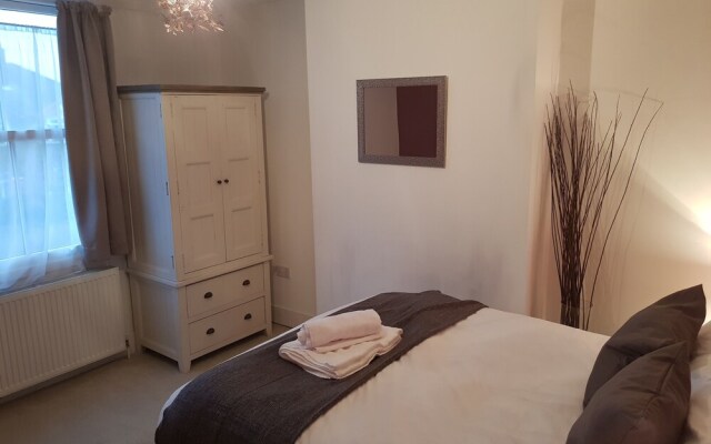 3 Bedroom House With Garden in Ware