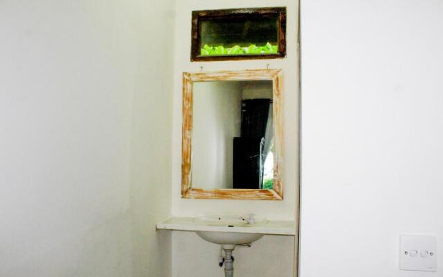 COCONUT BEACH BUNGALOWS & WARUNG Exst TemanTeman 2