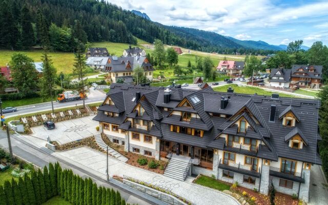 Gold Hotel