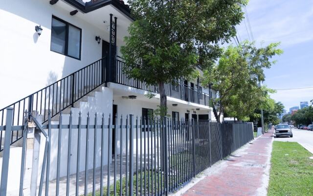 Little Habana Aparts close to Calle 8