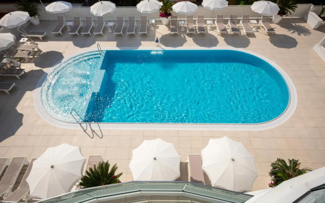 International Beach Hotel