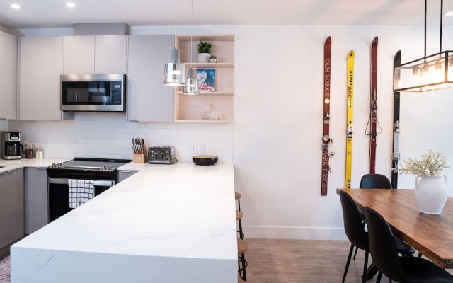 Huckin' Harry's by Revelstoke Vacations