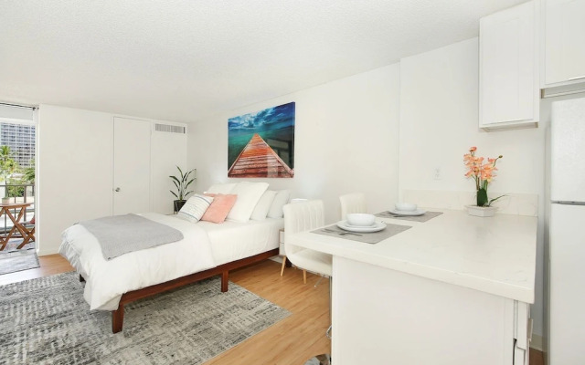 Oahu Tradewinds Plaza 601 Condo