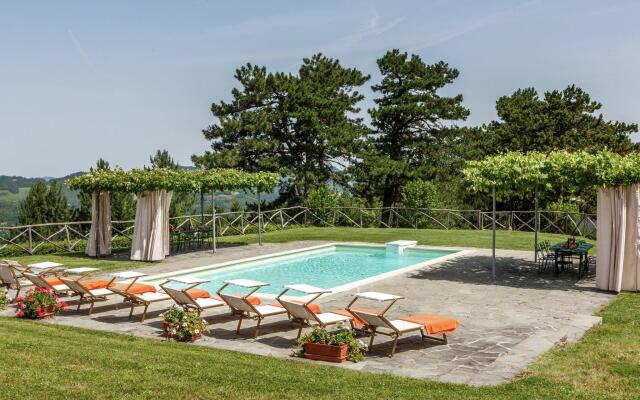 Luxurious Villa in Tredozio with Swimming Pool