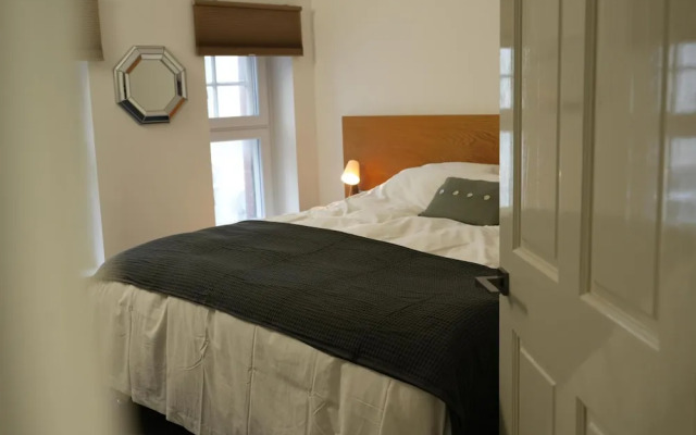 Charming 1-bed & Balcony Flat in Merthyr Tydfil
