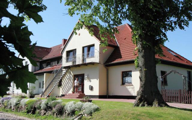 Ferienwohnung mit Terrasse in Kropelin