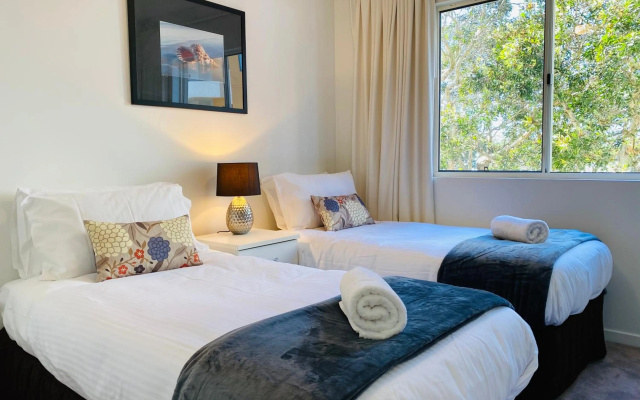 Steps From The Beach 3br Apt FREE Wifi,Pool,Parking,Apple TV – Guest Rooms – Mudjimba