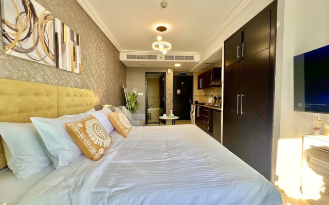 Cosmos Living Cozy Studio With Balcony