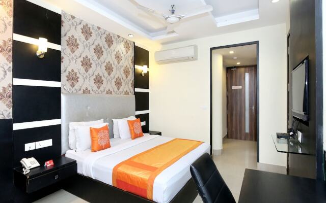 OYO 2107 Hotel Akash Continental