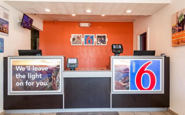 Motel 6 Longview, TX