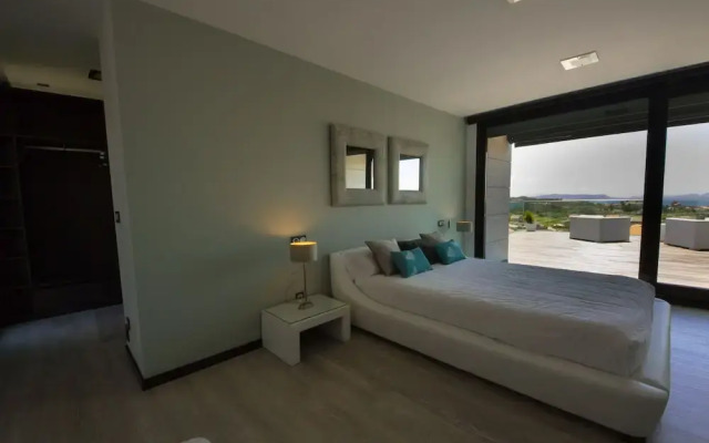 Posh Villa With Pool, Garden & Ocean Views in Sansenxo