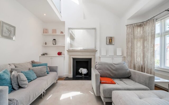Beautiful 2 Bedroom Family Home