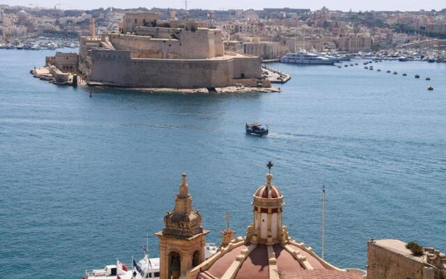 Spacious maisonette with spectacular views IBRI1-1