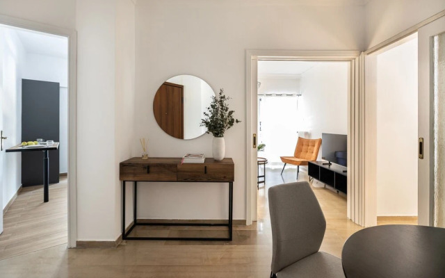 Stylish 1BR Retreat Near Alimos Beach Tram