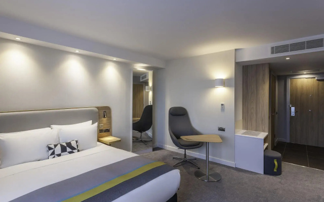 Holiday Inn Express Hotel Dublin Airport by IHG
