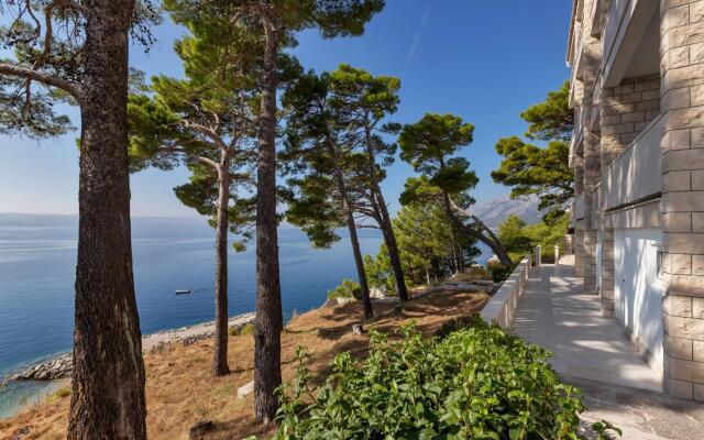 Anka - Amazing Location - SA6