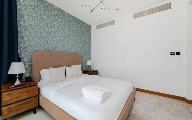 Stylish 2BR with Marina Views