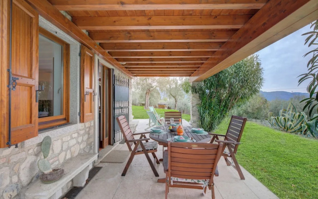 Villa Iris-lakeview & Shared Pool