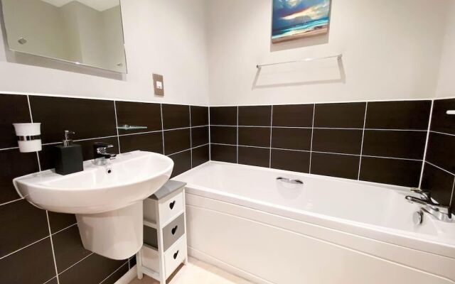 Kelvingrove Art Gallery Flat - Private Parking