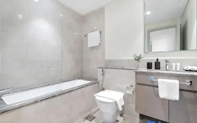 Modern 1BR Near Dubai Mall & Dubai Fountain