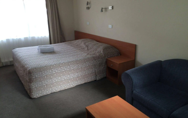 Liberty Plains Motor Inn