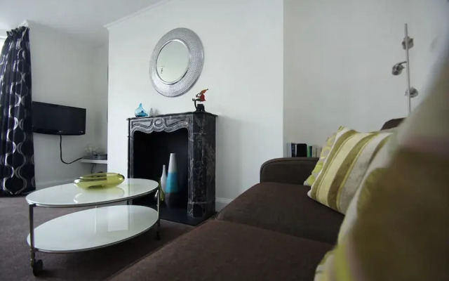 New Steine Apartment Sea View by Brighton Holiday Lets