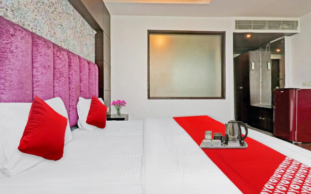 OYO 90654 Hotel Grand Luxury