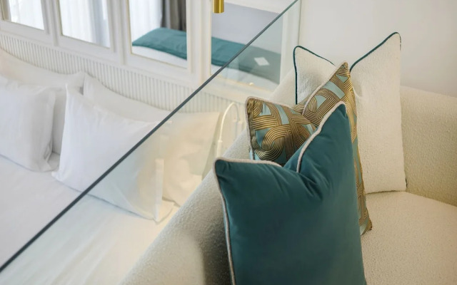 Petit Palace Suites Hotel