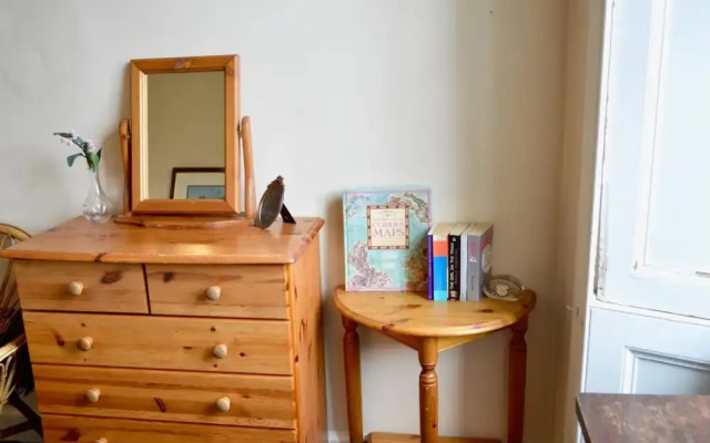 Charismatic 3 Bedroom Flat With Harry Potter Themes