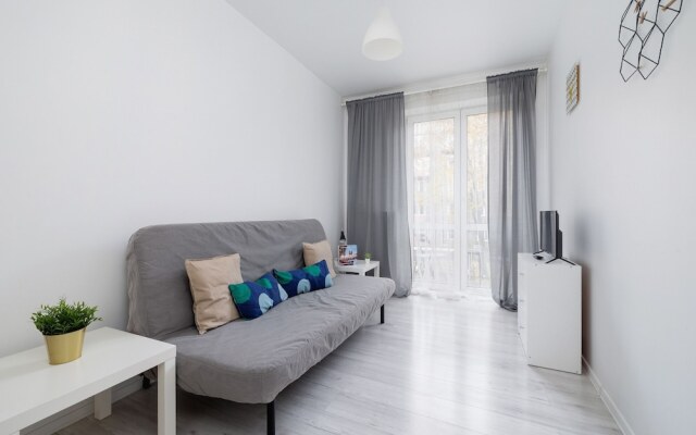 Cozy Apartment Aleja Kijowska by Renters