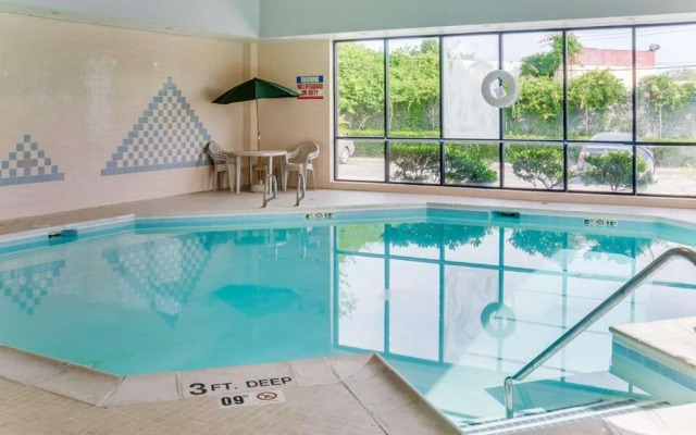 Econo Lodge Naval Station Norfolk