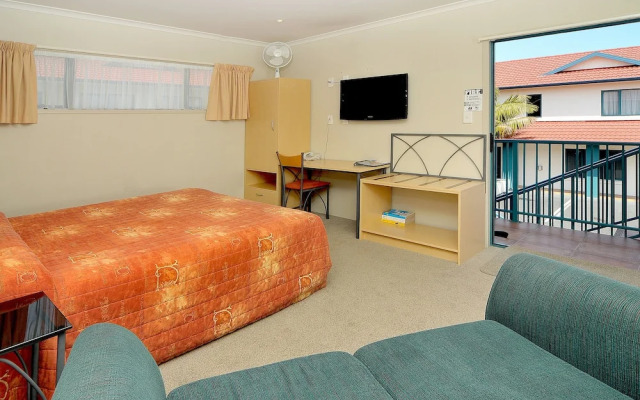 Academy at Botany Motor Inn