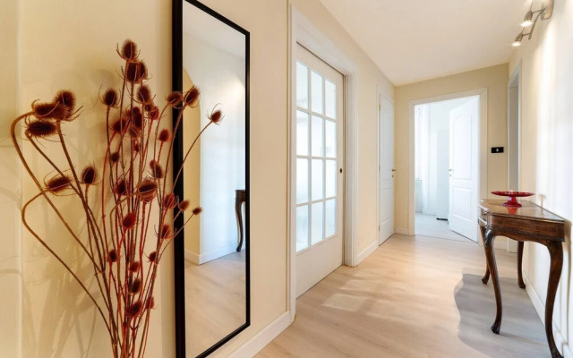 Sunny Flat In Elegant Building Close To Colosseum