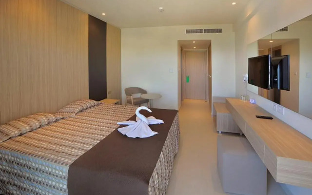 Nelia Beach Hotel & Spa