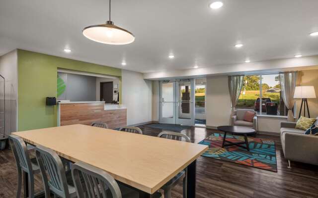 Woodspring Suites Milwaukee - Menomonee Falls