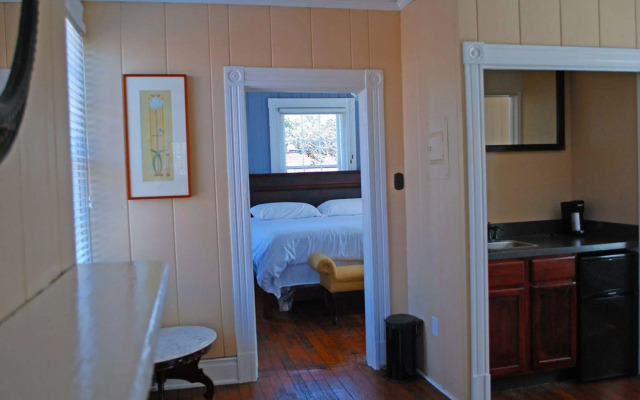 Inn At Patrick Henry's