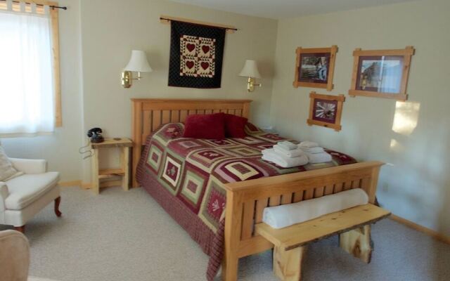 Cliffs & Stream Log Cabin