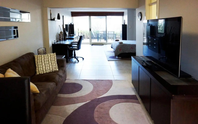 Studio 4 - ground floor Fremantle apartment