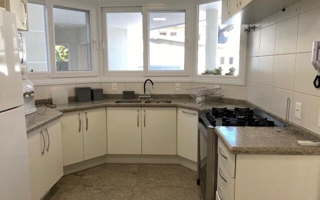 Casa Térrea 3 suítes Piscina Jurere Internacional