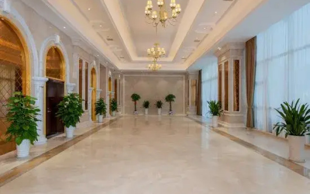 Vienna International Hotel (Zhangshu Times Square Renhe)
