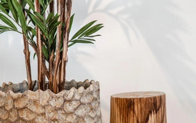 Yucca Beachhouse - Luxury Loft Apartment