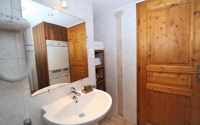 Apartment Ecureuil 200m - Living room with fireplace