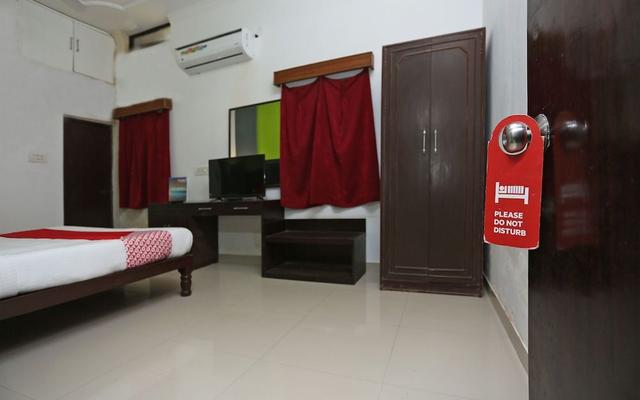 OYO 2877 Hotel Narayana Palace