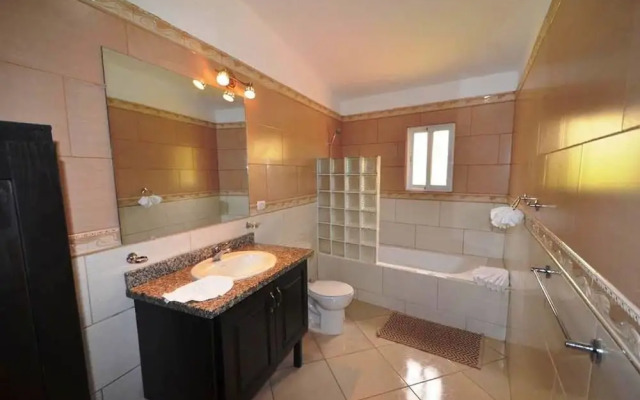 Specially Design 6 Bedroom Villa With King Beds