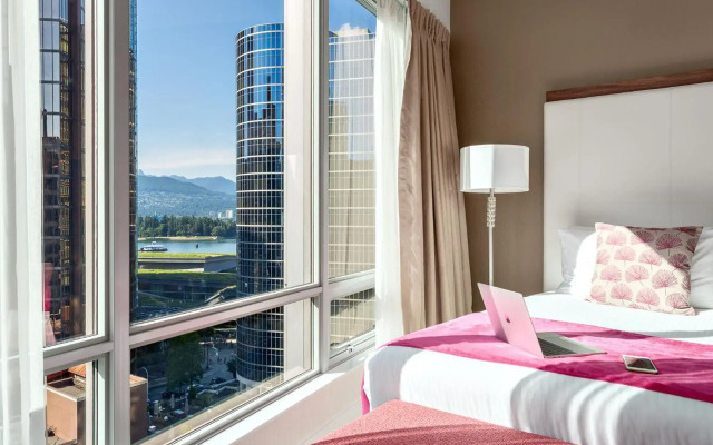 Auberge Vancouver Hotel