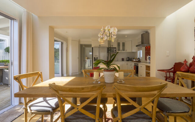 Thesen Islands Holiday House