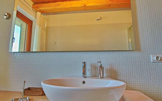 Farmhouse With Swimming Pool in Montelabbate