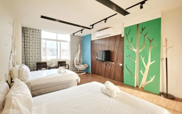Little Happy Hostel